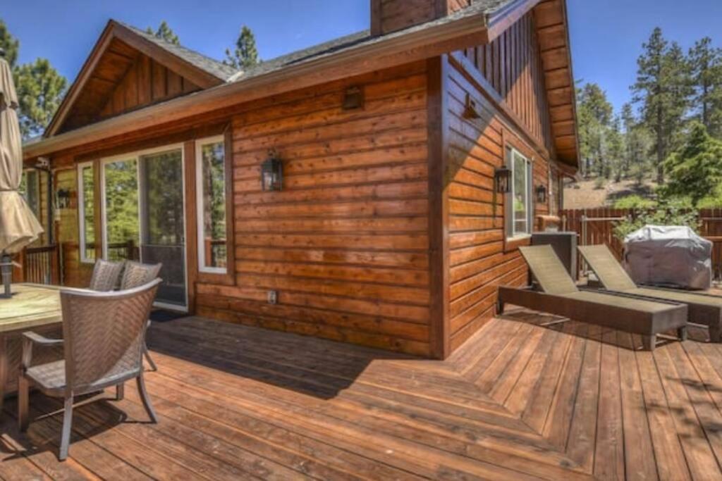 Custom Single Story Cabin With Jacuzzi Pool Table & Big Game Room With Arcade Games Big Bear Lake Luaran gambar