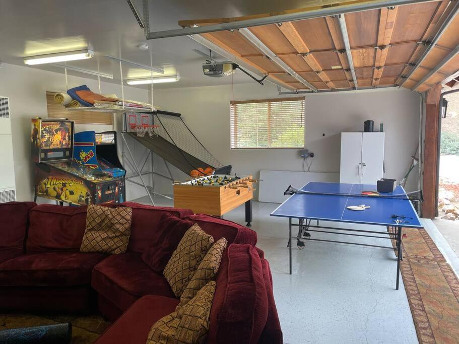 Custom Single Story Cabin With Jacuzzi Pool Table & Big Game Room With Arcade Games Big Bear Lake Luaran gambar