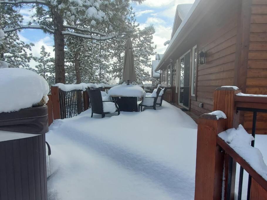 Custom Single Story Cabin With Jacuzzi Pool Table & Big Game Room With Arcade Games Big Bear Lake Luaran gambar